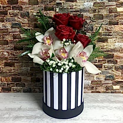 Kutuda Orkide ve Güller