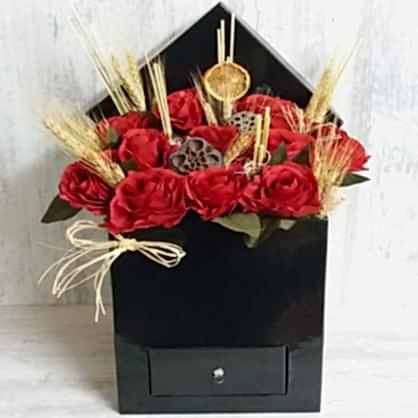 Çekmeceli Kutuda Yapay Güller
