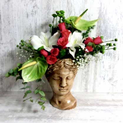 Helen Figürde Pembe Güller