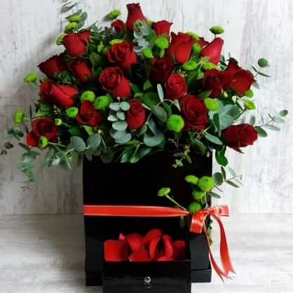 Çekmeceli Kutuda Güller