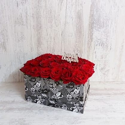 Kutuda Kırmızı Güller