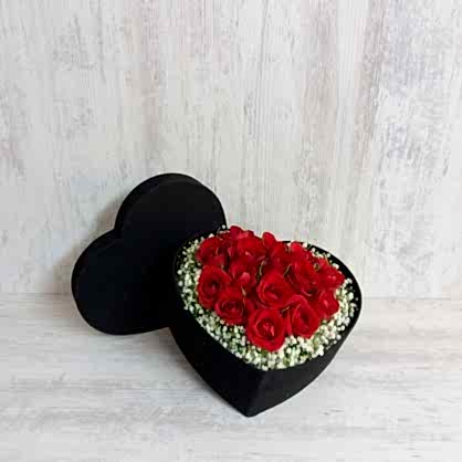 15 Güllü Siyah Kadife Kutu
