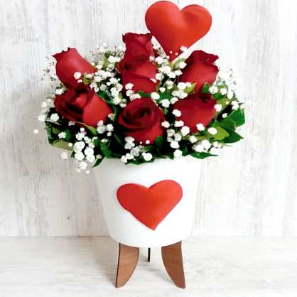 Ayaklı Kalpte Seramikte Güller