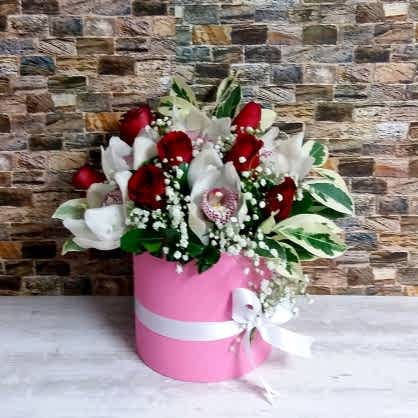 Kutuda Orkide ve Güller Kutuda Orkide ve Güller