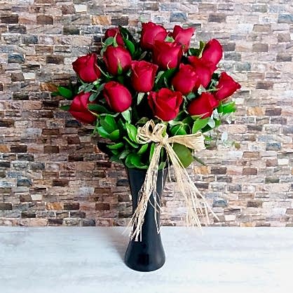 Vazoda 15'li Kırmızı Gül
