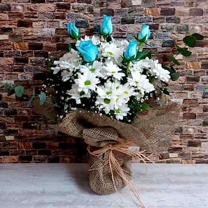 Kanaviçe Tülde Mavi Gül ve Papatyalar