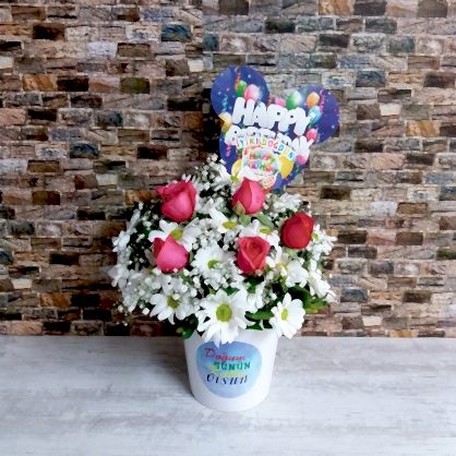 Pembe Gül ve Papatyalar Pembe Gül ve Papatyalar