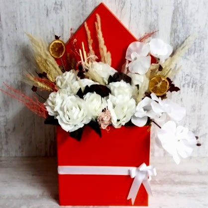 Turuncu Kutuda Beyaz Yapay