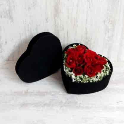 10 Güllü Siyah Kadife Kutu