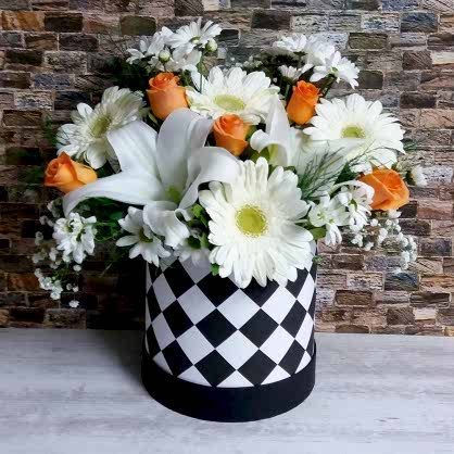 Kutuda Turuncu Güller Kutuda Turuncu Güller