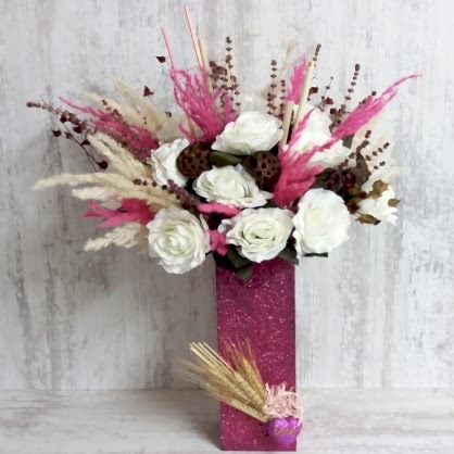 Simli Vazoda Yapay Beyaz Güller