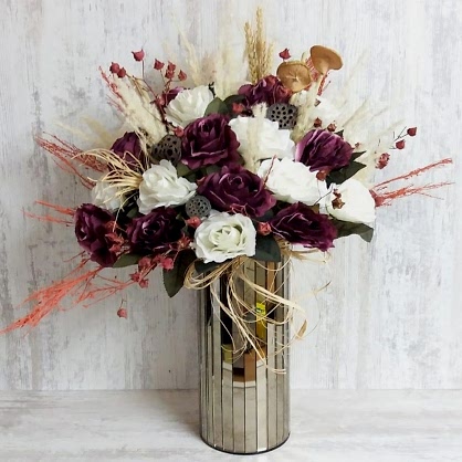 Aynalı Vazoda Yapay Güller