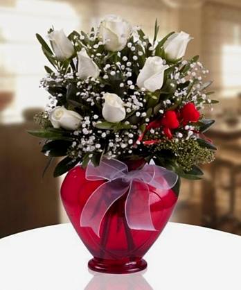 Kalp Vazo  Beyaz Güller