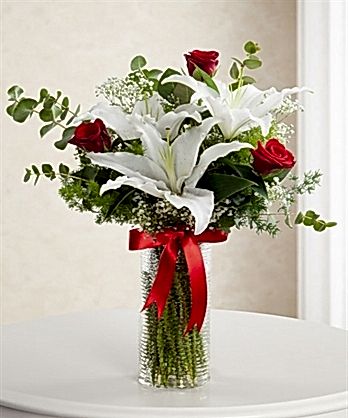 Vazoda Güller Lilyumlar