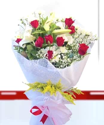 Sevgi Dolu Çiçek Buketi