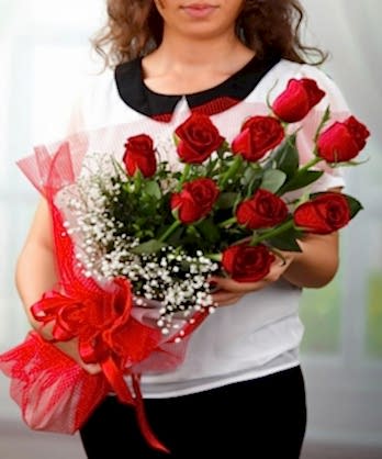 9 Kırmızı Gül Buketi