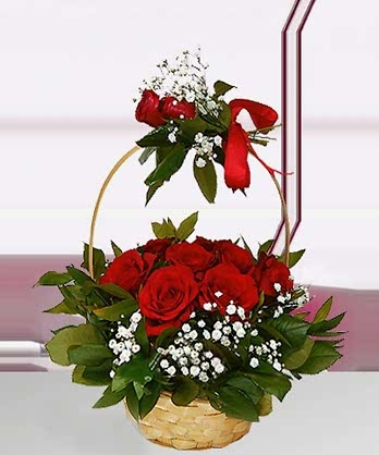 Hasır Sepette Şirin Güller