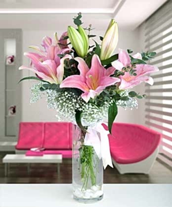 Cam Vazo Pembe Lilyumlar