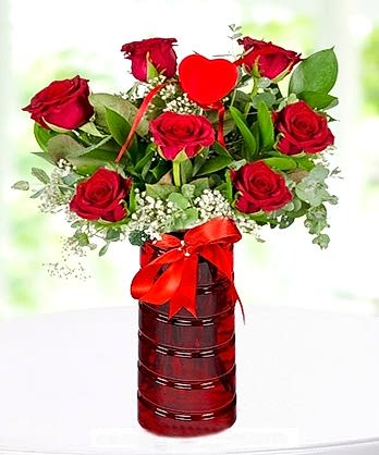 Vazoda Kırmızı Güller