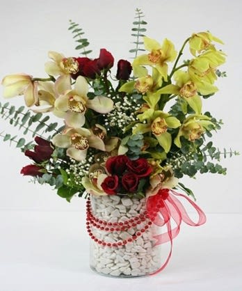 Kırmızı Güller Orkideler