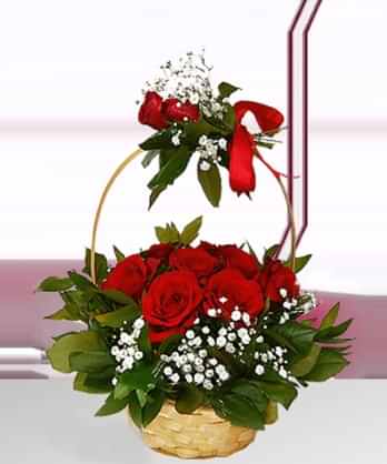 Hasır Sepette Şirin Güller